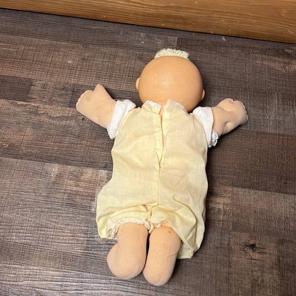 Cabbage Patch Doll Vintage 1978-1982 yellow tuft yarn hair blue eyes material Bo - Picture 3 of 7